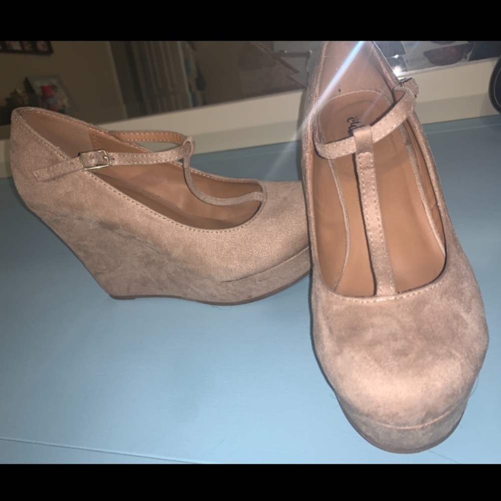 Nude Wedges